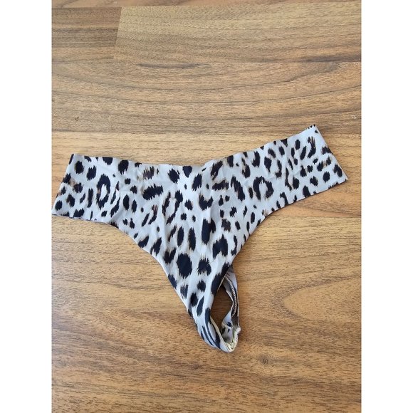 VICTORIA'S SECRET WOMENS USED SEAMLESS PANTIES - Picture 1 of 3